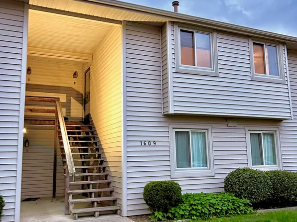 1609 Lyndhurst Dr, Savoy, IL 61874