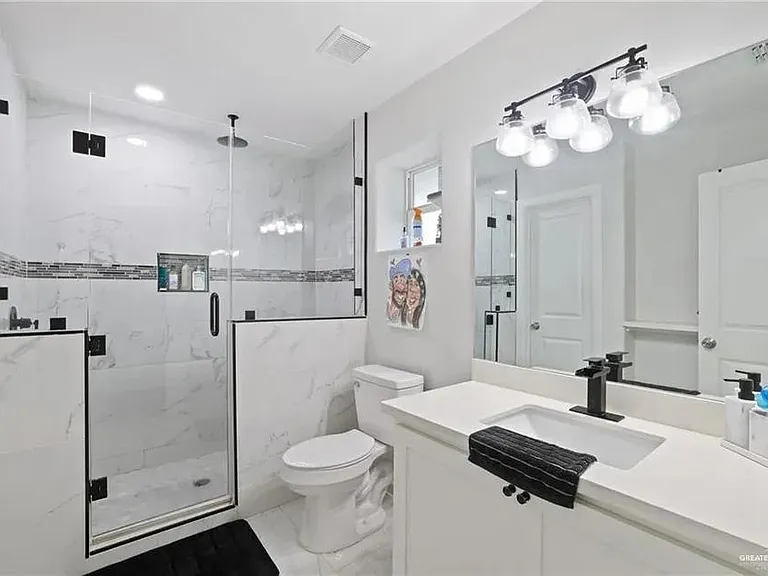 4104 S Rodman Ln — Photo 3