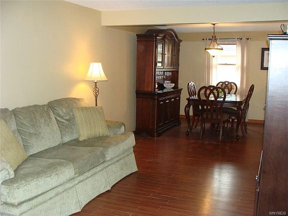 4th image of 235 Wimbledon Ct