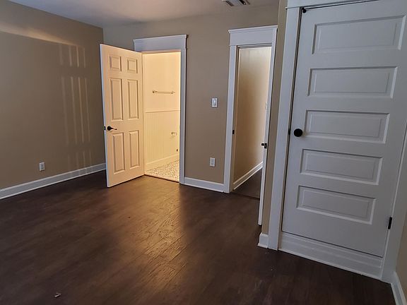 5th image of 1250 N Raymond Ave