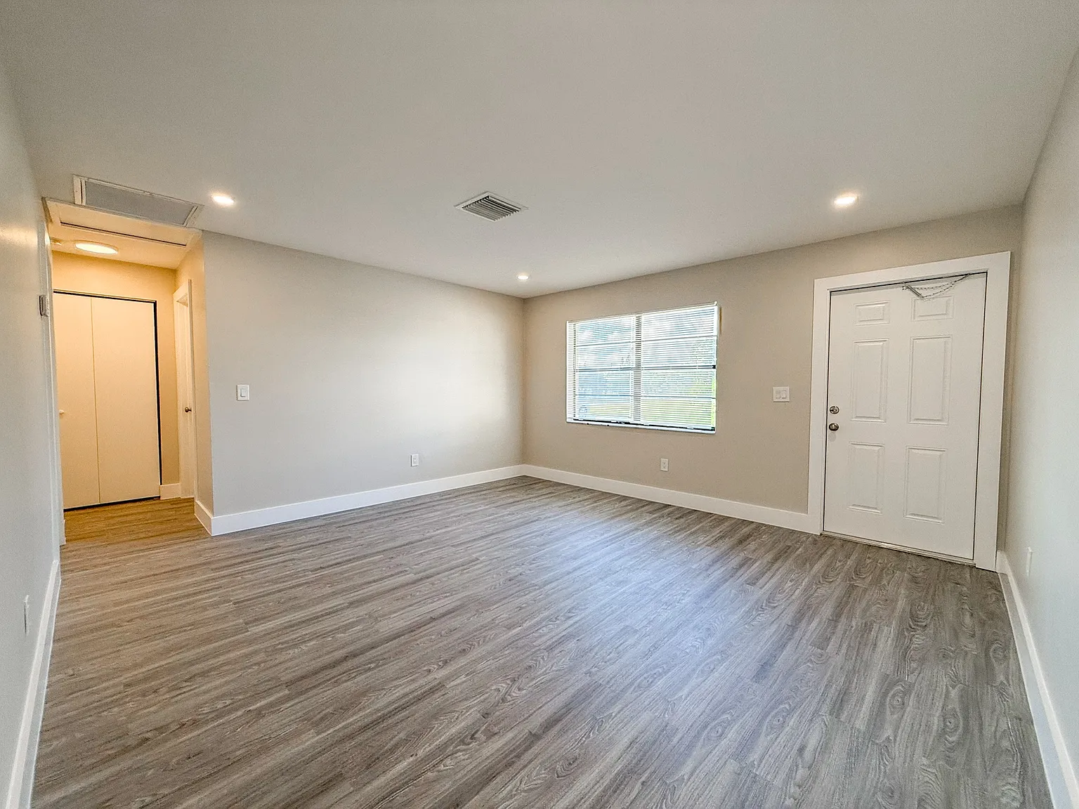 9370 Hi Drive - 9370 — Photo 3