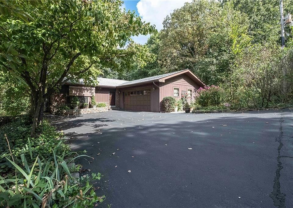 1st image of 28 Churchill Dr