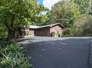 28 Churchill Dr, Bella Vista, AR 72715