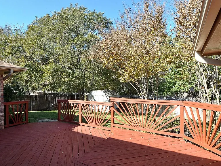 316 Bremen Dr — Photo 2