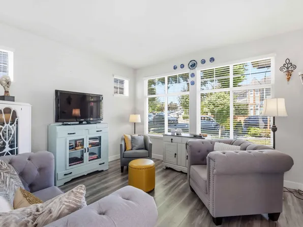 5666 149a St, Surrey, BC V3S 8X1