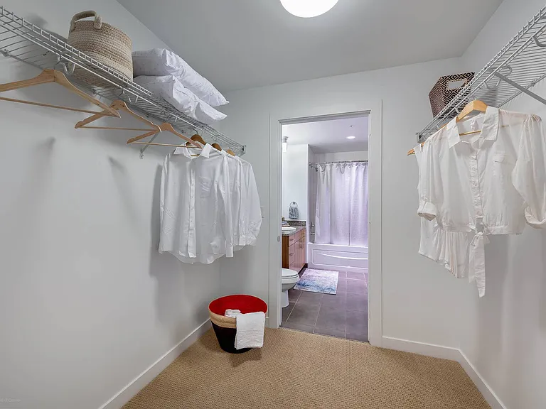 Large Walk-in & Walk-Through Closets