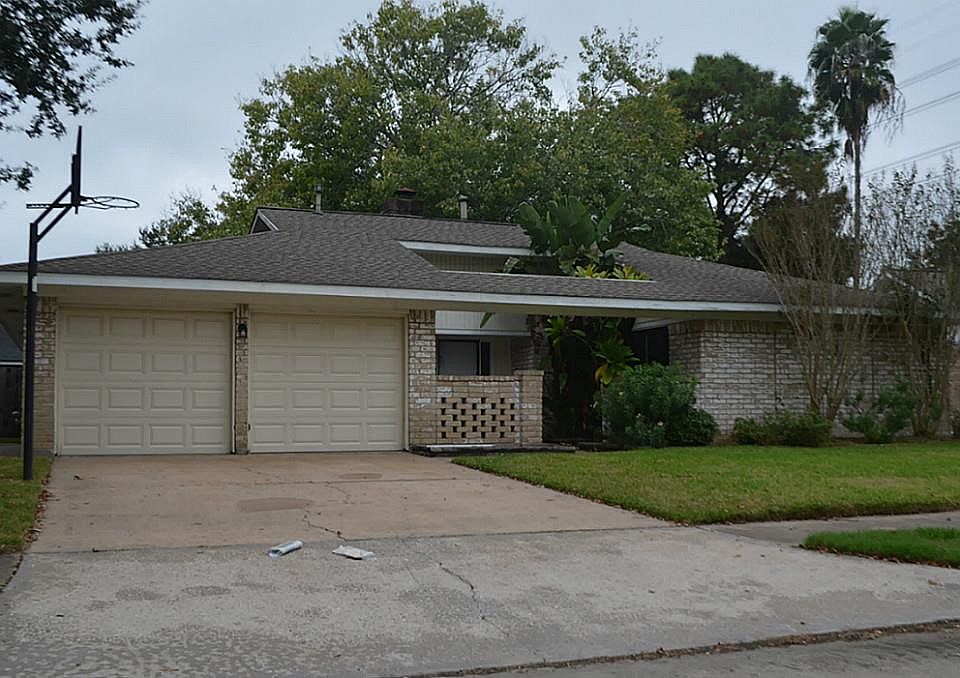 1st image of 921 N Amy Dr