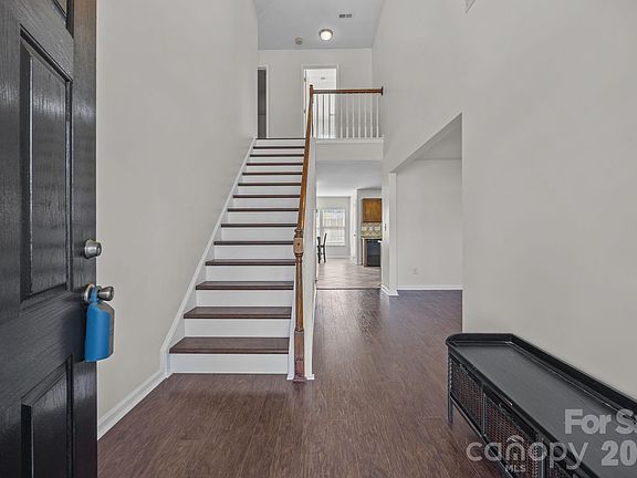 3rd image of 367 Courtland Ct