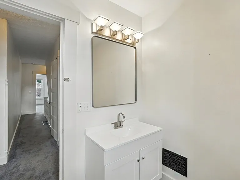 218 Brown St — Photo 7