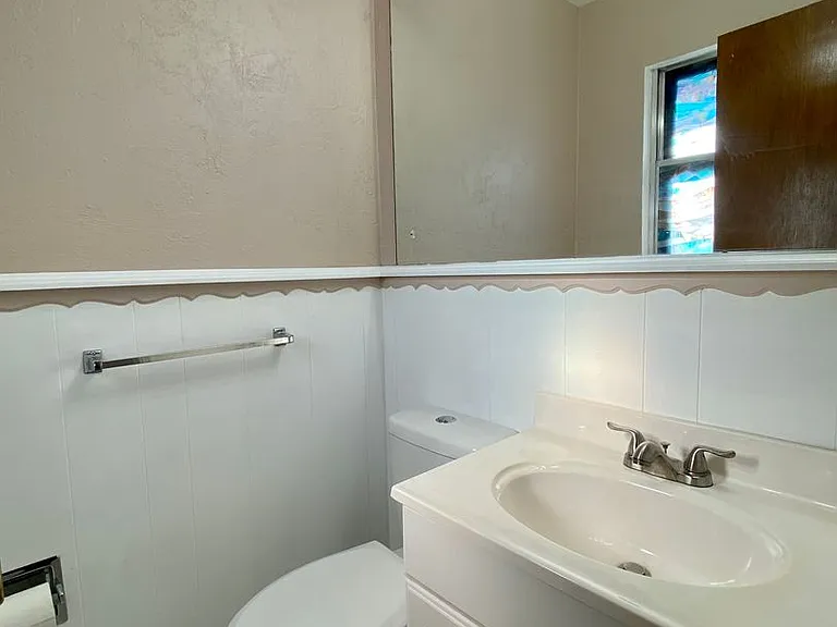 1411 Hampton Dr — Photo 16