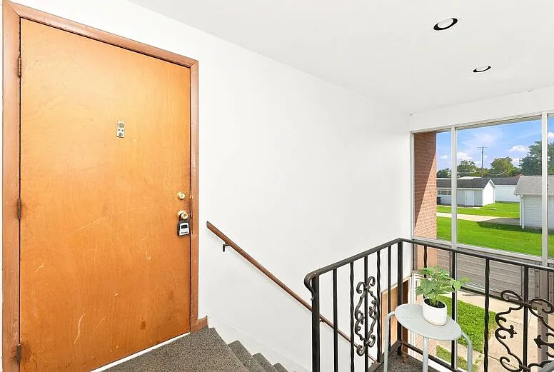1 bed, 1.0 bath, $795 — Photo 2