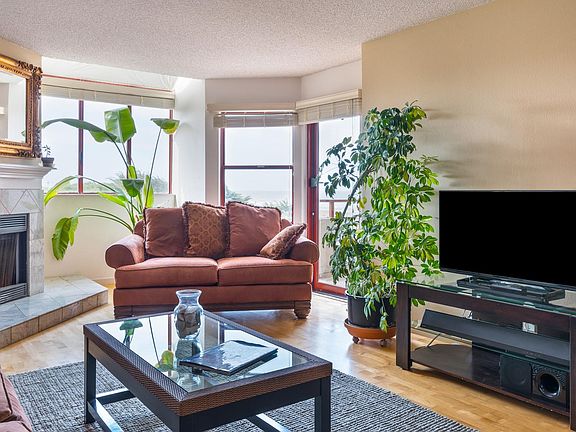 2nd image of 855 La Playa Street Oceanfront #Furnished