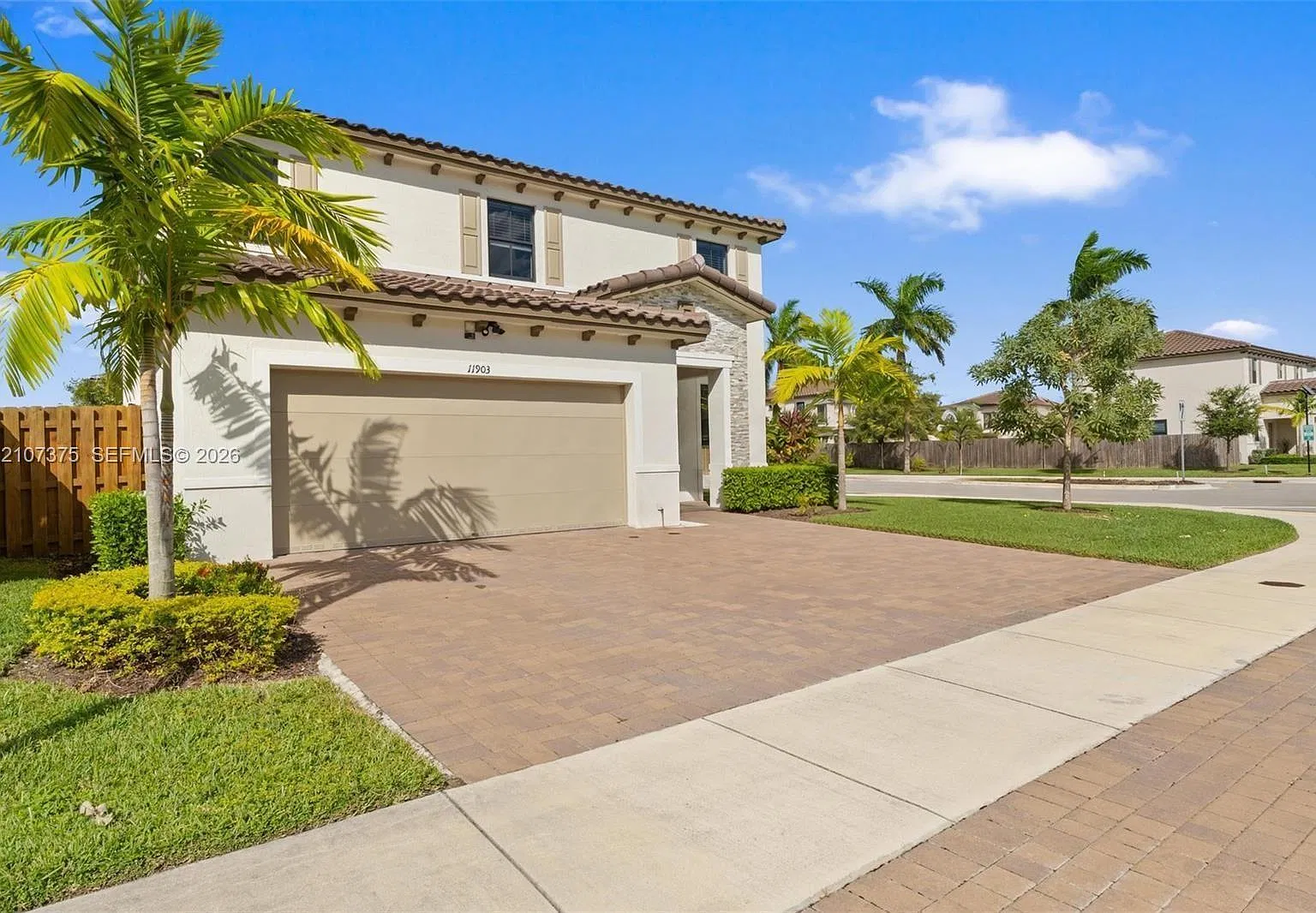 5 bed, 2640 sqft, $5,000 — Photo 1