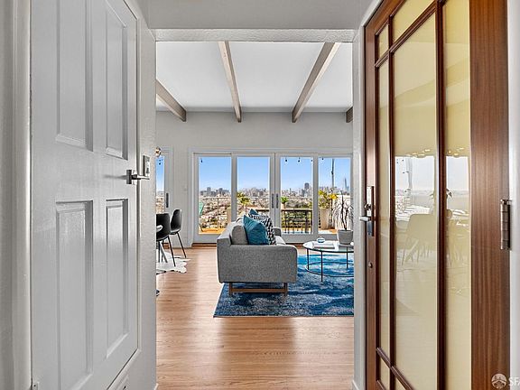 2nd image of 932 Esmeralda Ave