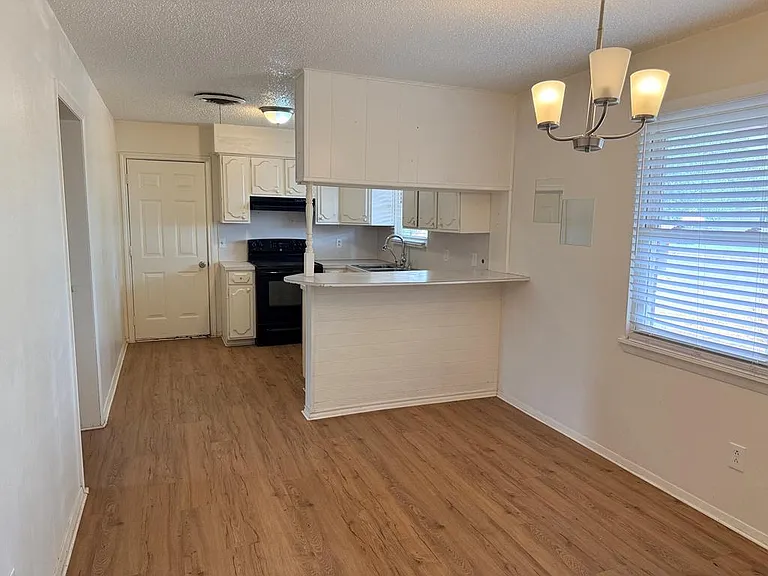 4425 Humble Ave — Photo 9