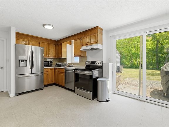 2nd image of 21 Cobb St