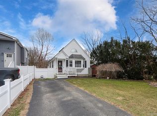 129 Norwalk Ave #A, Medford, NY 11763