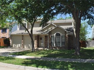 625 Valley Spring Dr, Arlington, TX 76018