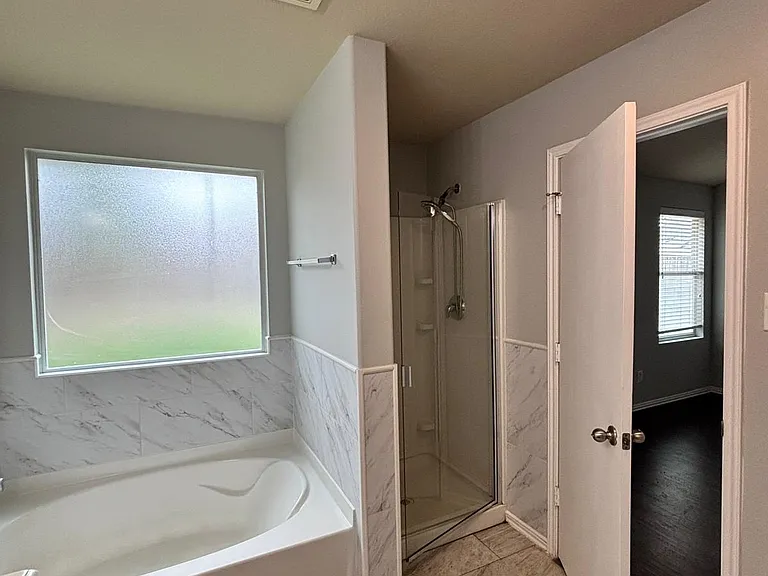 437 Grant Ln — Photo 11