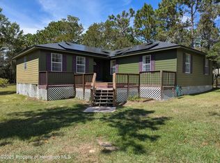 17381 Nutcracker Rd, Weeki Wachee, FL 34614