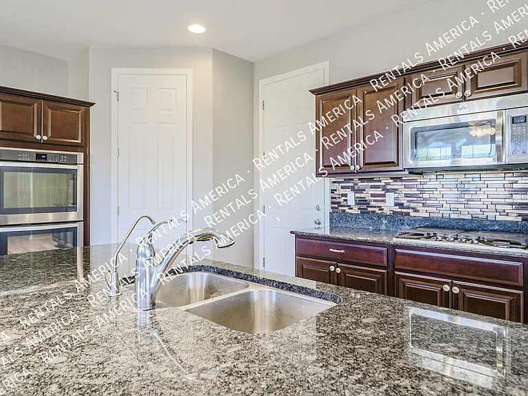 2930 E Detroit St — Photo 13