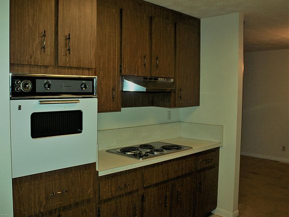 3rd image of 127 W 67th St