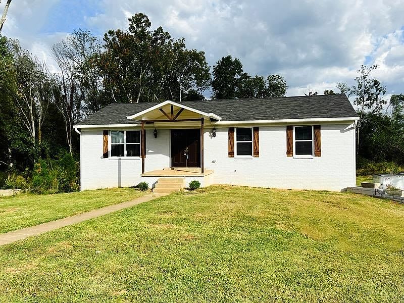 1st image of 135 Meadowbrook Cir