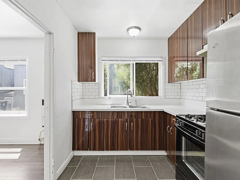 4225-4229 Lockwood Avenue — Photo 4