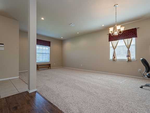 4th image of 1904 Peppertree Dr