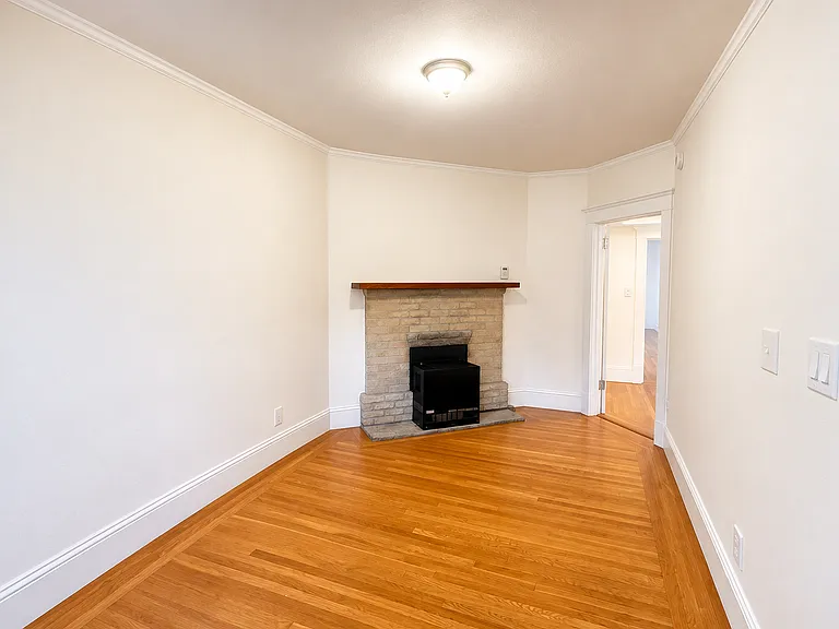 123-133 Echo Ave — Photo 2