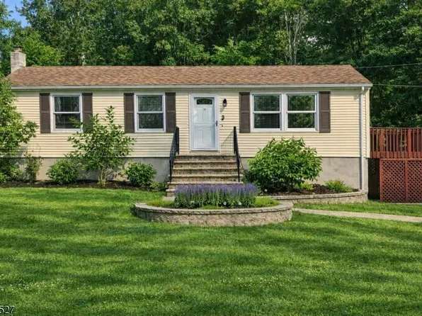 25 Essex Rd, Sussex, NJ 07461