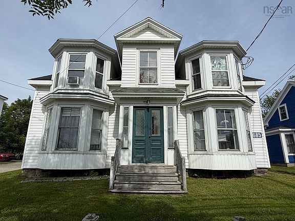5th image of 685 Main St