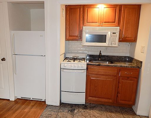 2nd image of 40 W 95th St APT 4A