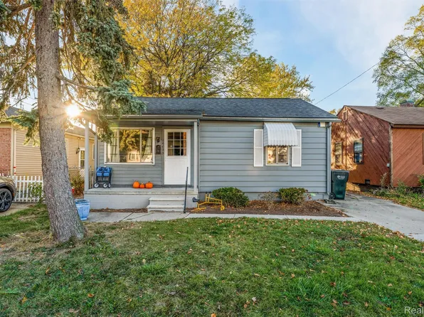 26035 Barrington St, Madison Heights, MI 48071