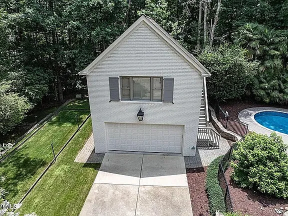 Lenoraway Dr — Photo 1
