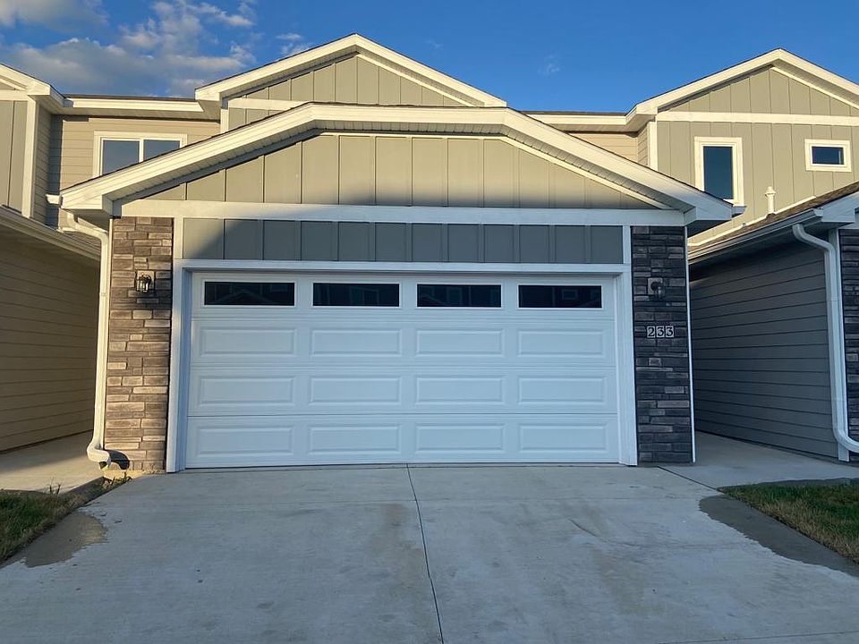 1st image of 233 Greenwood Pl