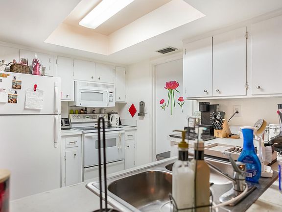 4th image of 4929 NW 53rd Street