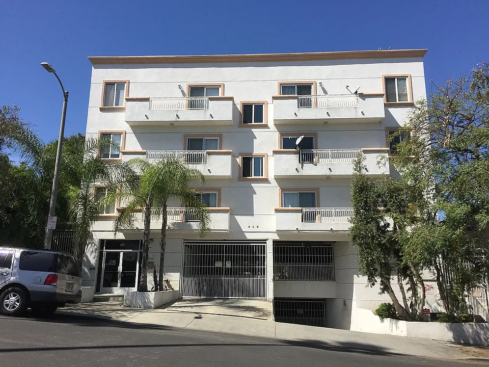 949 S Manhattan Pl #303