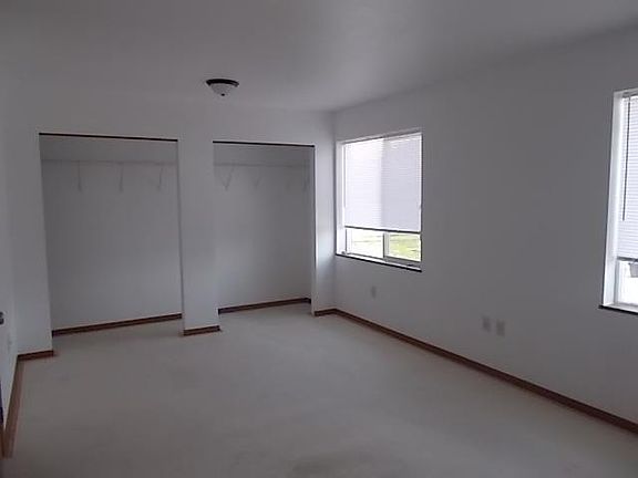 5th image of 903 11th St E Unit D3