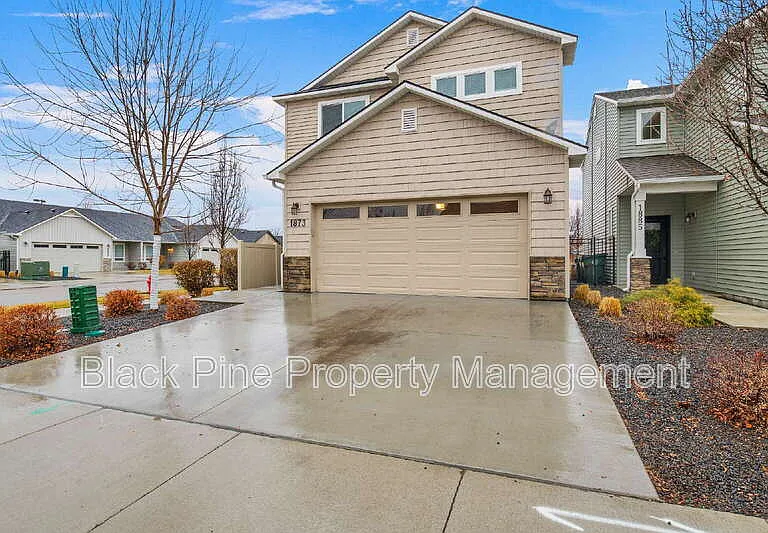 1873 N Justin Ave — Photo 3