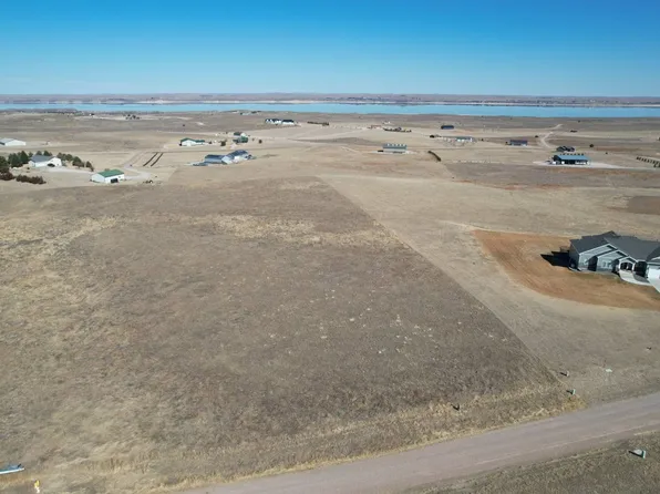 306 Hidden Canyon Est, Brule, NE 69127