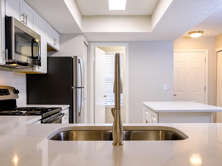 Perimeter Lakes Apartments — Photo 29