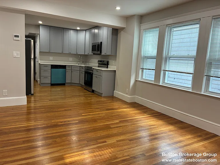 11 Romsey St #2 — Photo 3