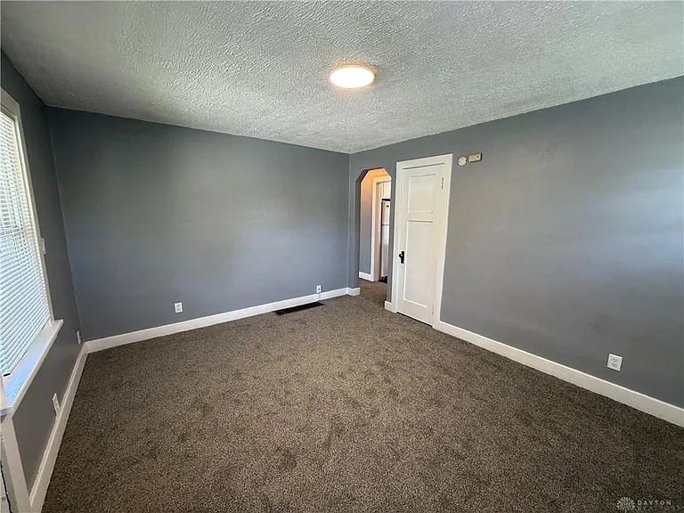 2406 Glenarm Ave — Photo 4