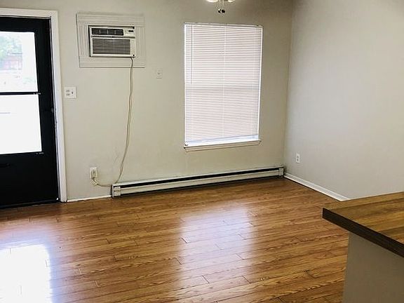 4th image of 1129 Green St APT 5