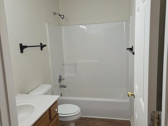 5th image of 1000 Heathcliff Dr APT 1