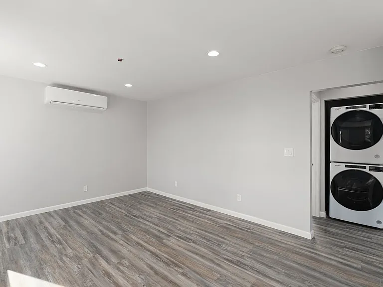 6728 Thomson Ct — Photo 4