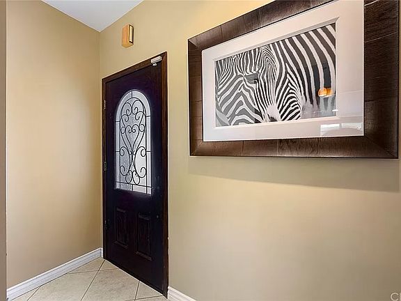 5th image of 712 N Mountain View Pl