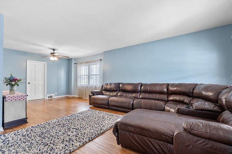5th image of 554 Ontario Street