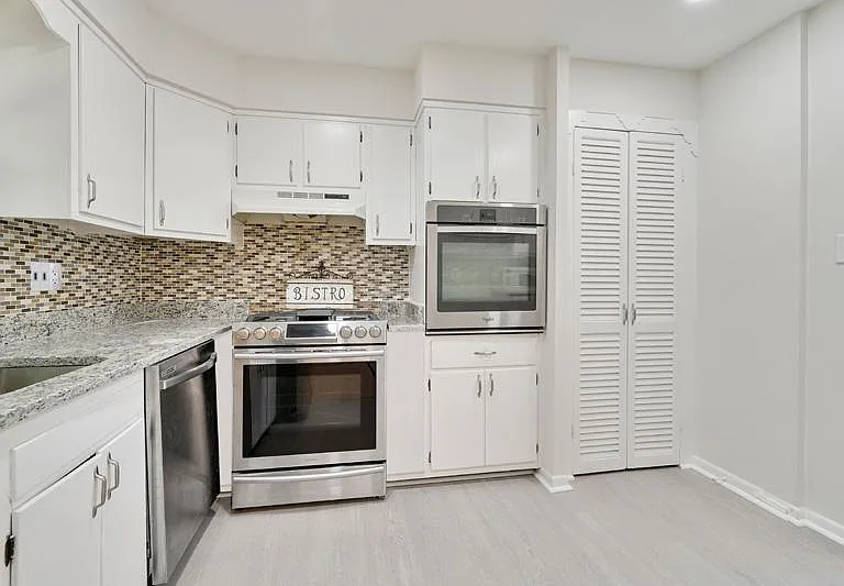 Kitchen - gas cooktop
